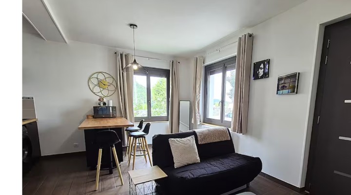 Séjour lumineux du Cocon Moderne à Aspet